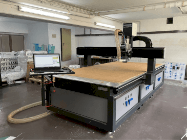 Widok z przodu maszyny HARMUTH F+3000