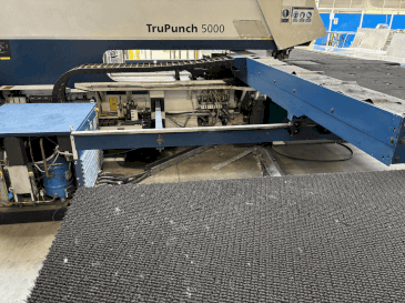 Widok z przodu maszyny TRUMPF TRUPUNCH 5000 S10