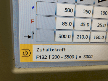 Widok z przodu maszyny Arburg Allrounder 920 S 5000-2100