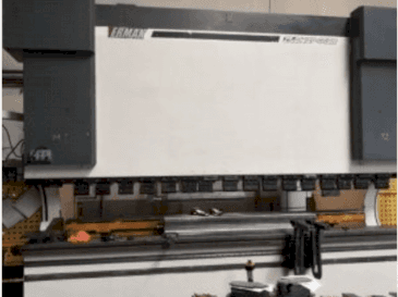 Widok z przodu maszyny ERMAK CNC HAP 4100x400