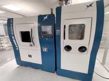 Widok z przodu maszyny Matsuura Lumex Avance-25