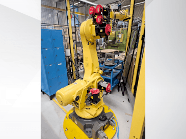 Widok z przodu maszyny FANUC R2000iB/165F