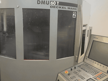 Widok z przodu maszyny DMG DECKEL MAHO DMU 60T