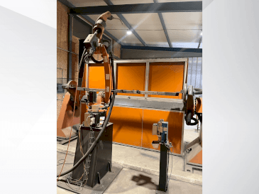 Widok z przodu maszyny KUKA KR8 R2100-2 arc HW