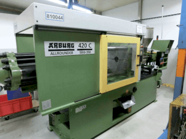 Widok z przodu maszyny Arburg Allrounder 420C 1300-350