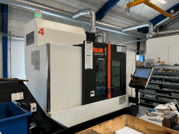 Widok z przodu maszyny Mazak VCN-530C