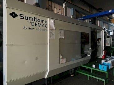 Widok z przodu maszyny Sumitomo Demag 1300-8000