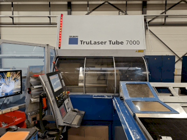 Widok z przodu maszyny TRUMPF TruLaser Tube 7000