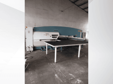 Widok z przodu maszyny Durma TPL93