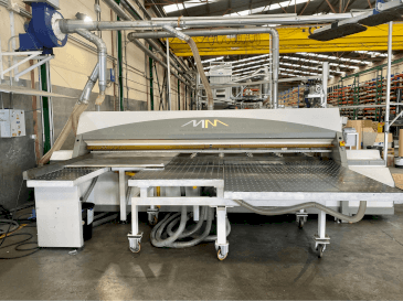 Widok z przodu maszyny MACMAZZA Top Saw