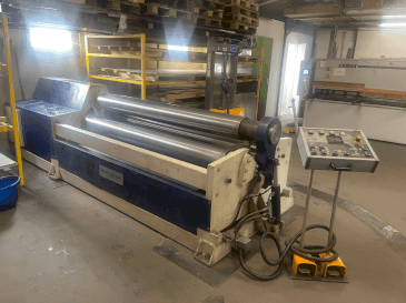 Widok z przodu maszyny BENDMAK CY3R-HS 20/08