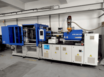 Widok z przodu maszyny INVERA Intec 250/1110