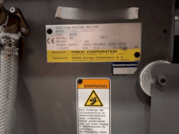 Widok z przodu maszyny FANUC Roboshot S100iA