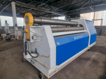 Widok z przodu maszyny Metallkraft RBM 4 HMS Pro 3050-150