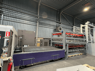 Widok z przodu maszyny Bystronic ByTrans 3015 Standard