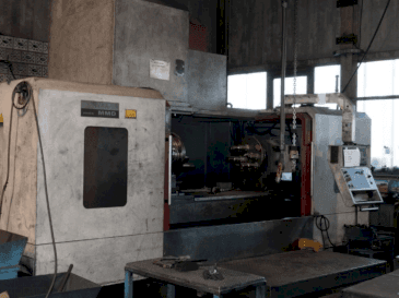 Widok z przodu maszyny Akira Seiki MMD HV8A