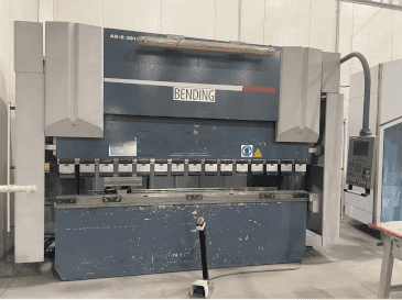 Widok z przodu maszyny Durma AD-S 30135