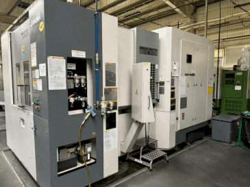 Widok z przodu maszyny Okuma MB 5000H
