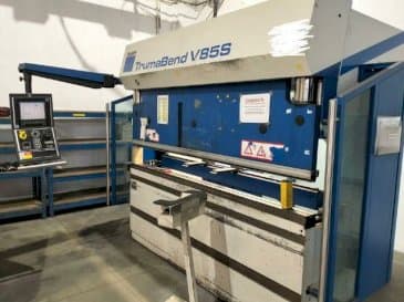 Widok z przodu maszyny Trumpf TrumaBend V85S