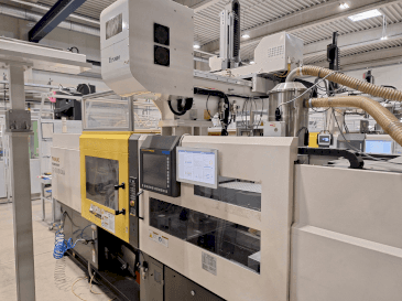 Widok z przodu maszyny FANUC Roboshot S150iA