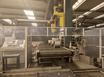 Widok z przodu maszyny TTM FL 600 3D