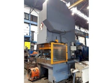 Widok z przodu maszyny Sangiacomo T.450 RCE