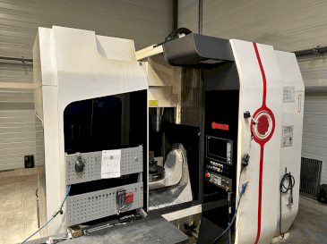 Widok z przodu maszyny Huron UMILL 6