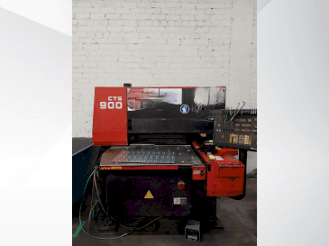 Widok z przodu maszyny AMADA CTS-900