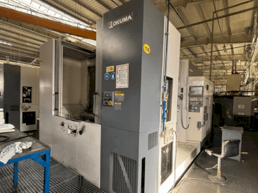 Widok z przodu maszyny Okuma MA 600 HB