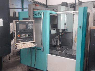 Widok z przodu maszyny DECKEL DMC-63V