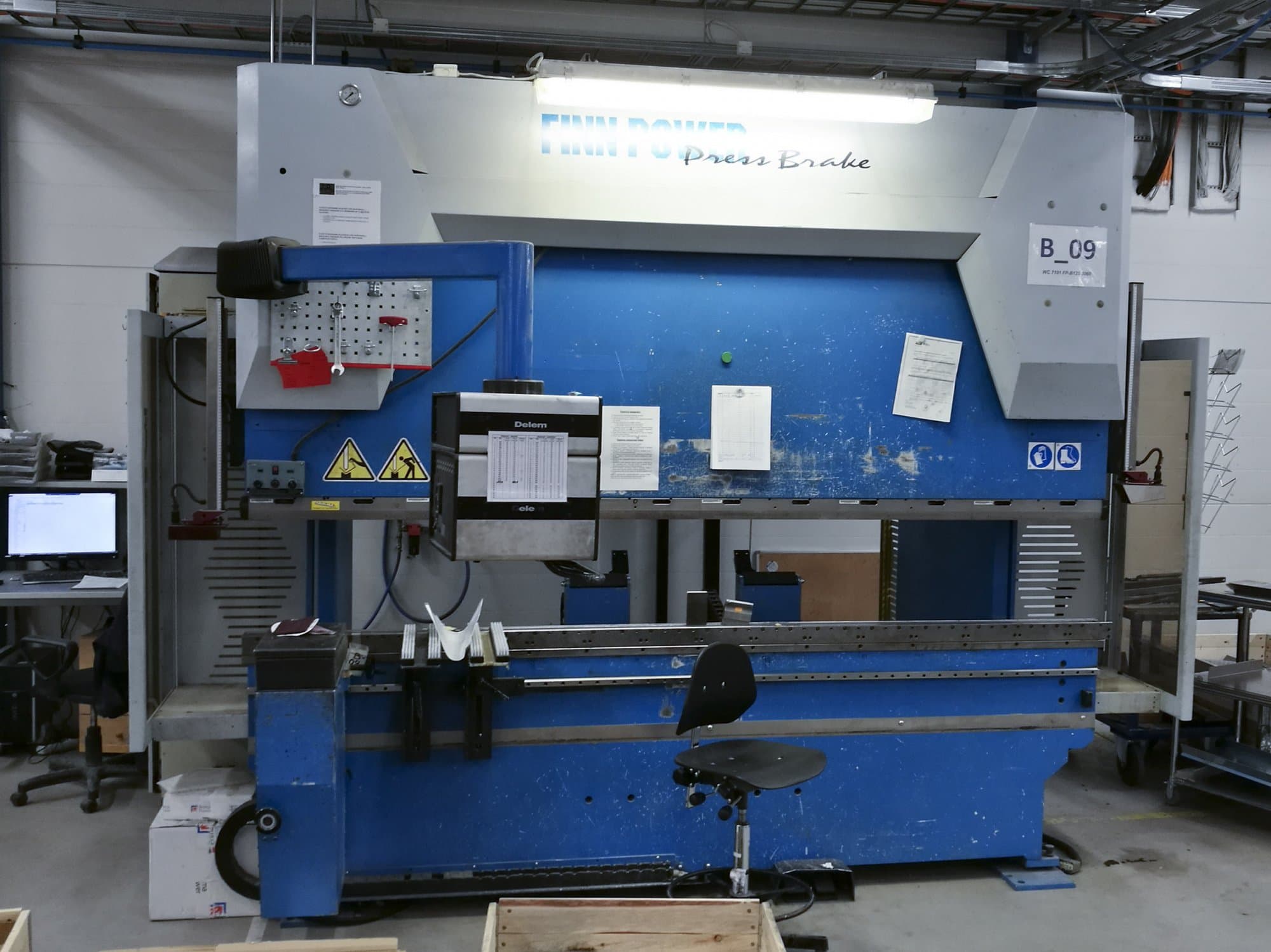 Widok z przodu maszyny Finn-Power B 125-3060 GC CL6