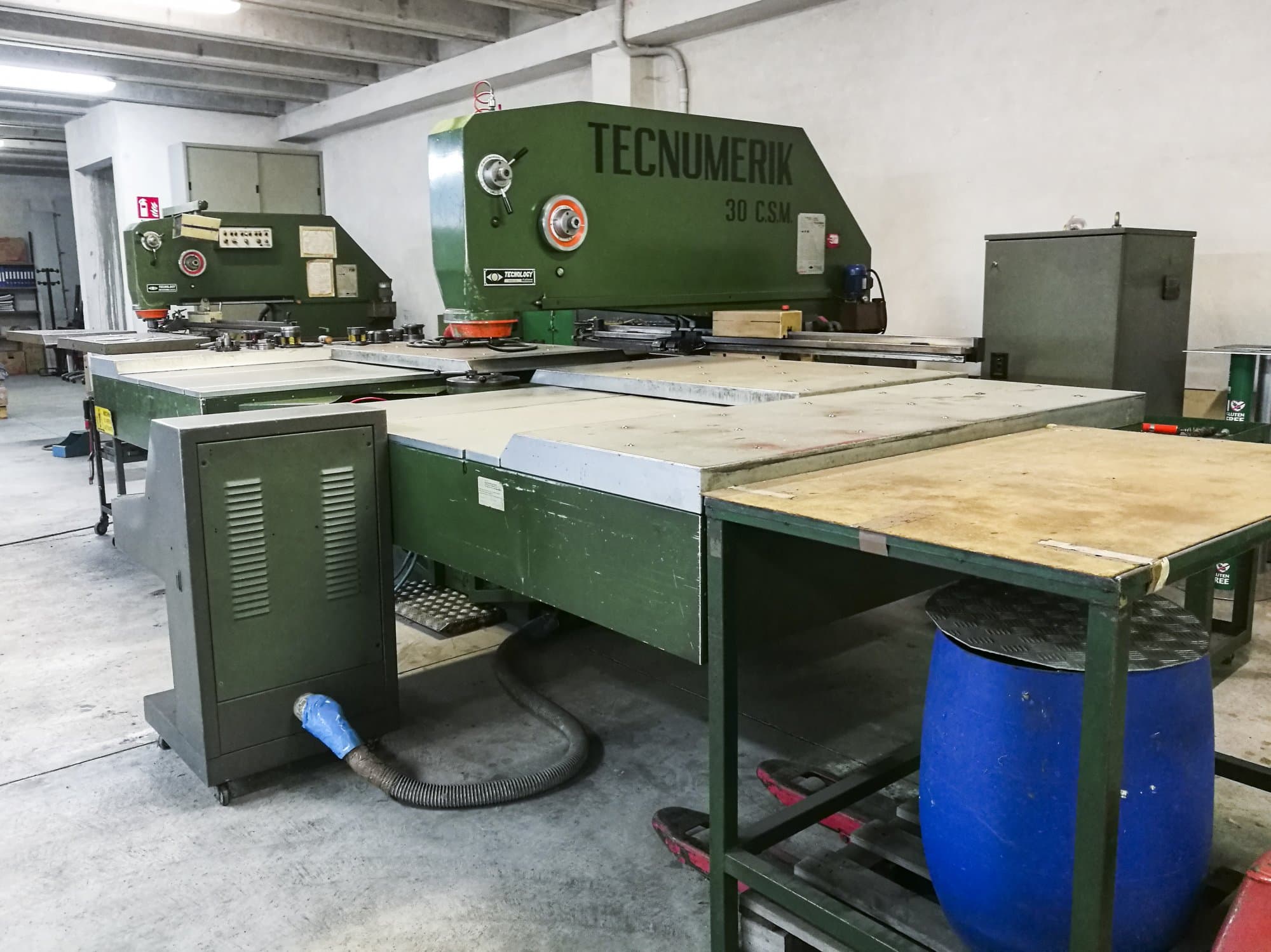 Widok z prawej maszyny Tecnology Tecnumerik 30 C.S.M.