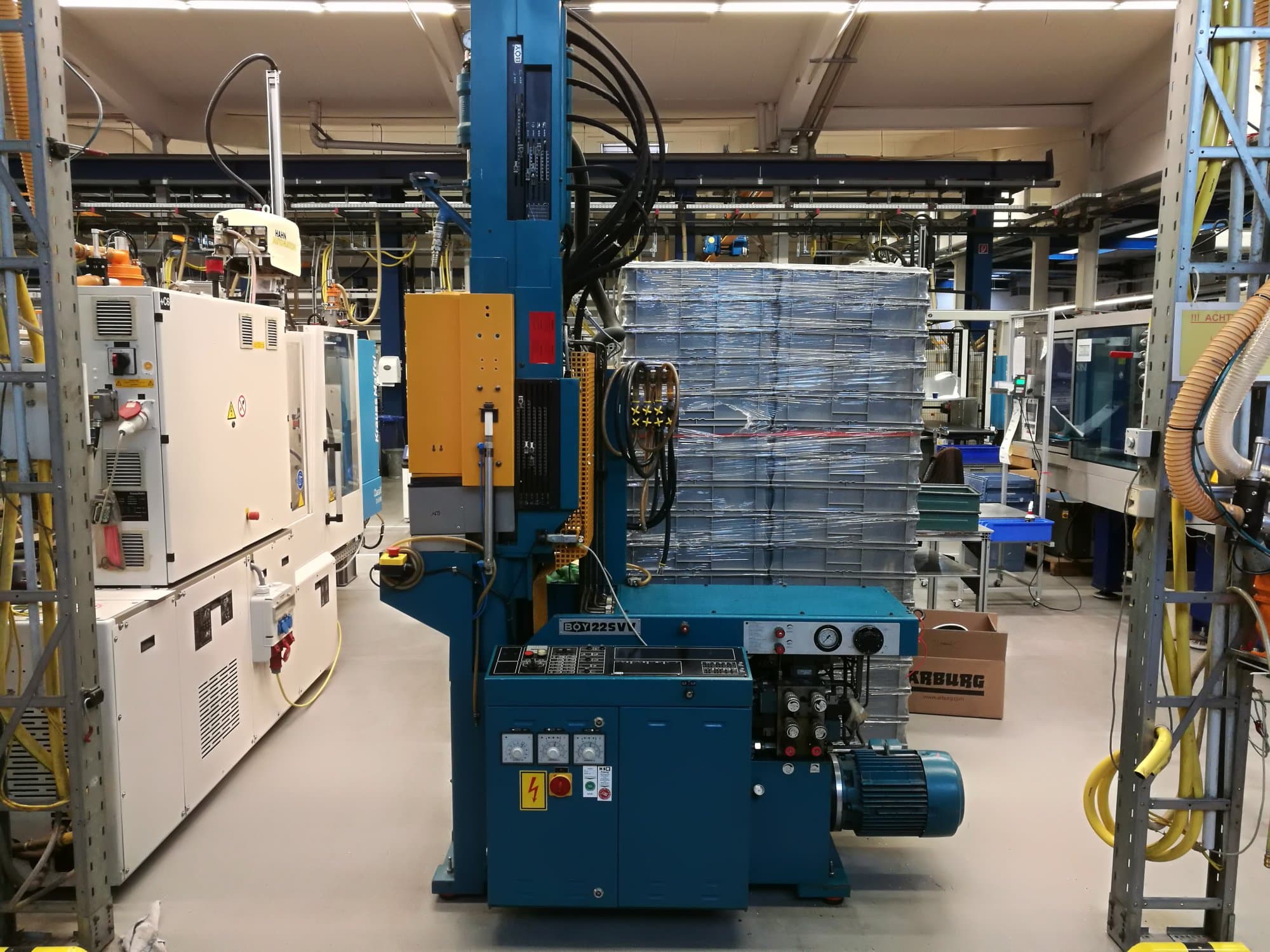 Widok z przodu maszyny BOY 22 S VV