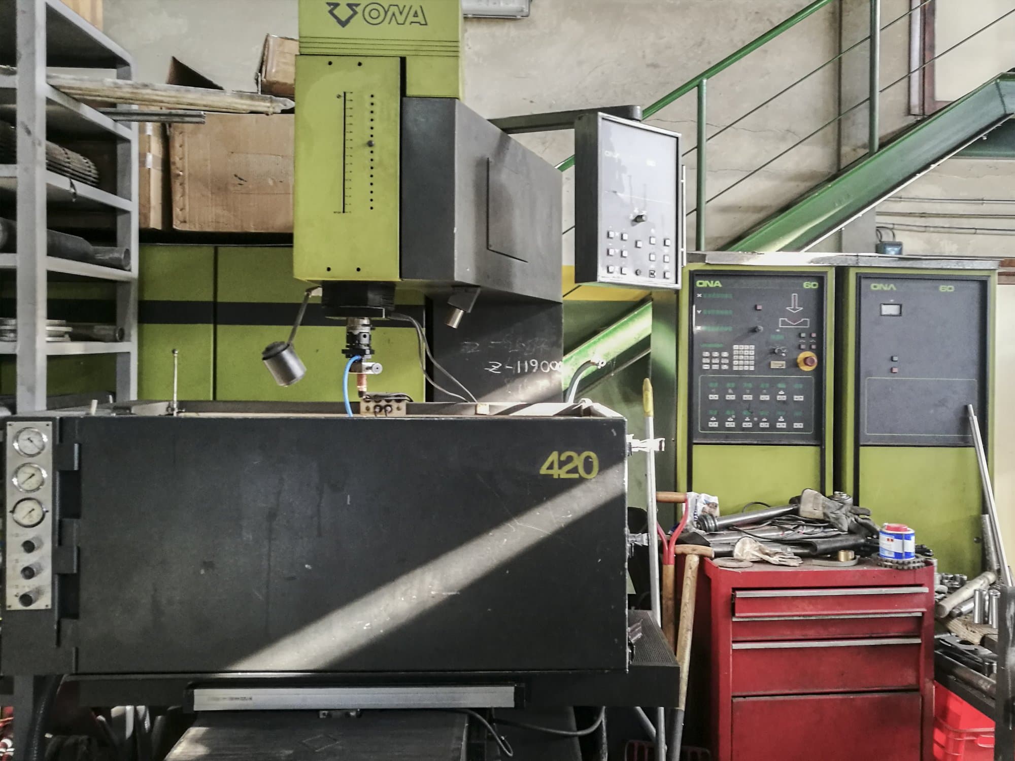 Widok z przodu maszyny ONA ONAMATIC 420