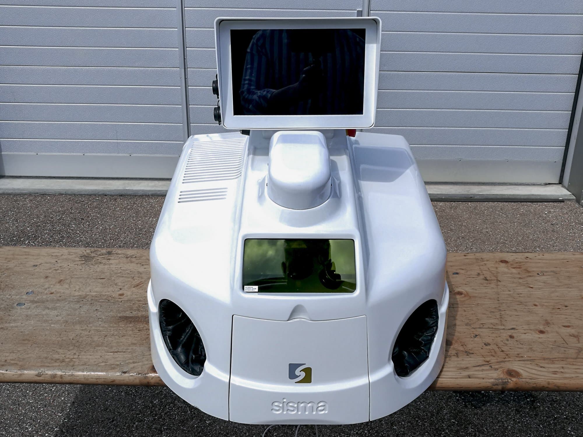 Widok z przodu maszyny Sisma LM-DV 100