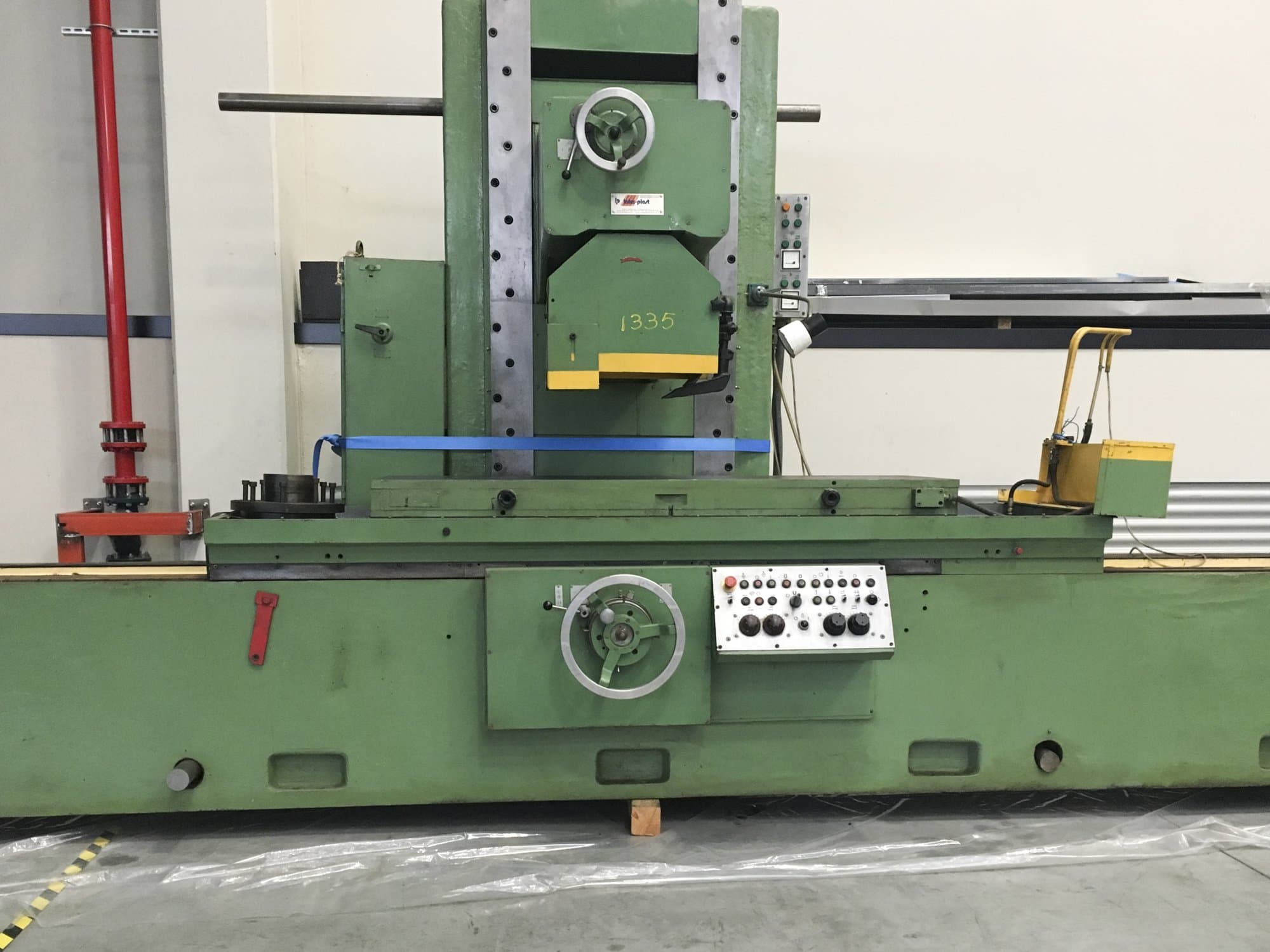 Widok z przodu maszyny Inter-plast 3 D 725