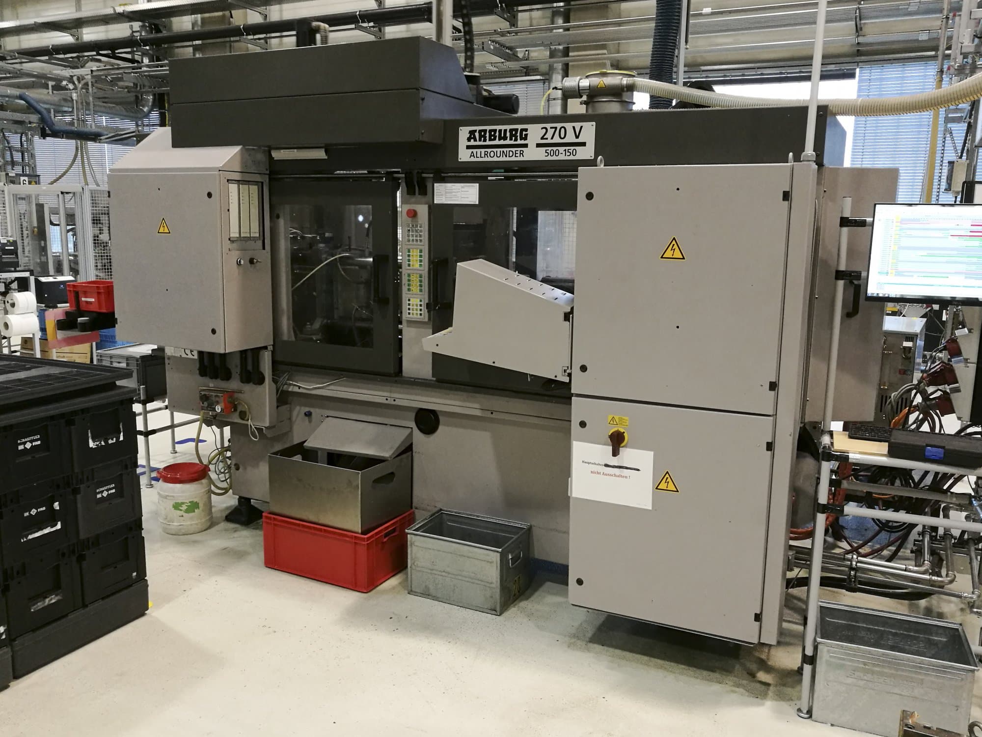 Widok z prawej maszyny Arburg 270V 500-150