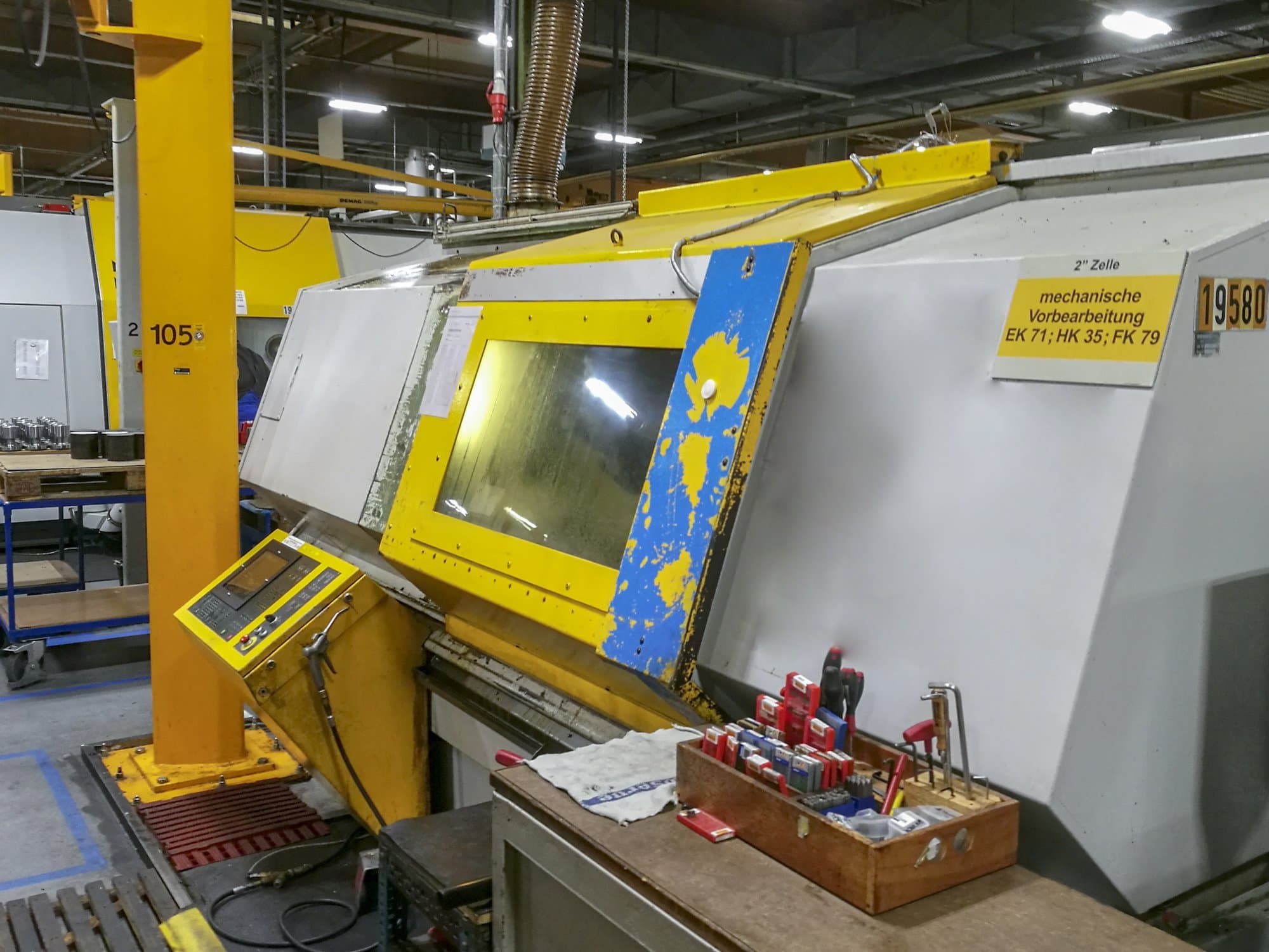 Widok z prawej maszyny OERLIKON BOEHRINGER VDF 250 C-F