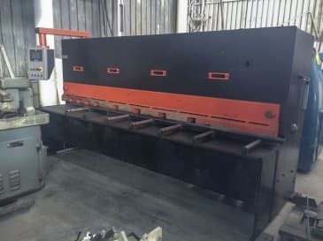 Widok z prawej maszyny Durma DHGM 3006