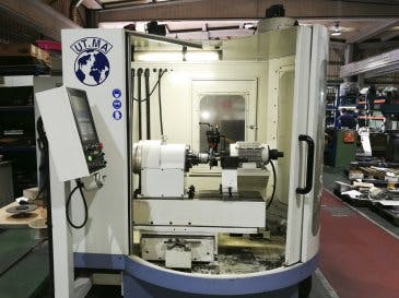 Widok z przodu maszyny UT.MA P20 CNC
