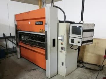 Widok z prawej maszyny Safan SMK-L 40-2550 TS1