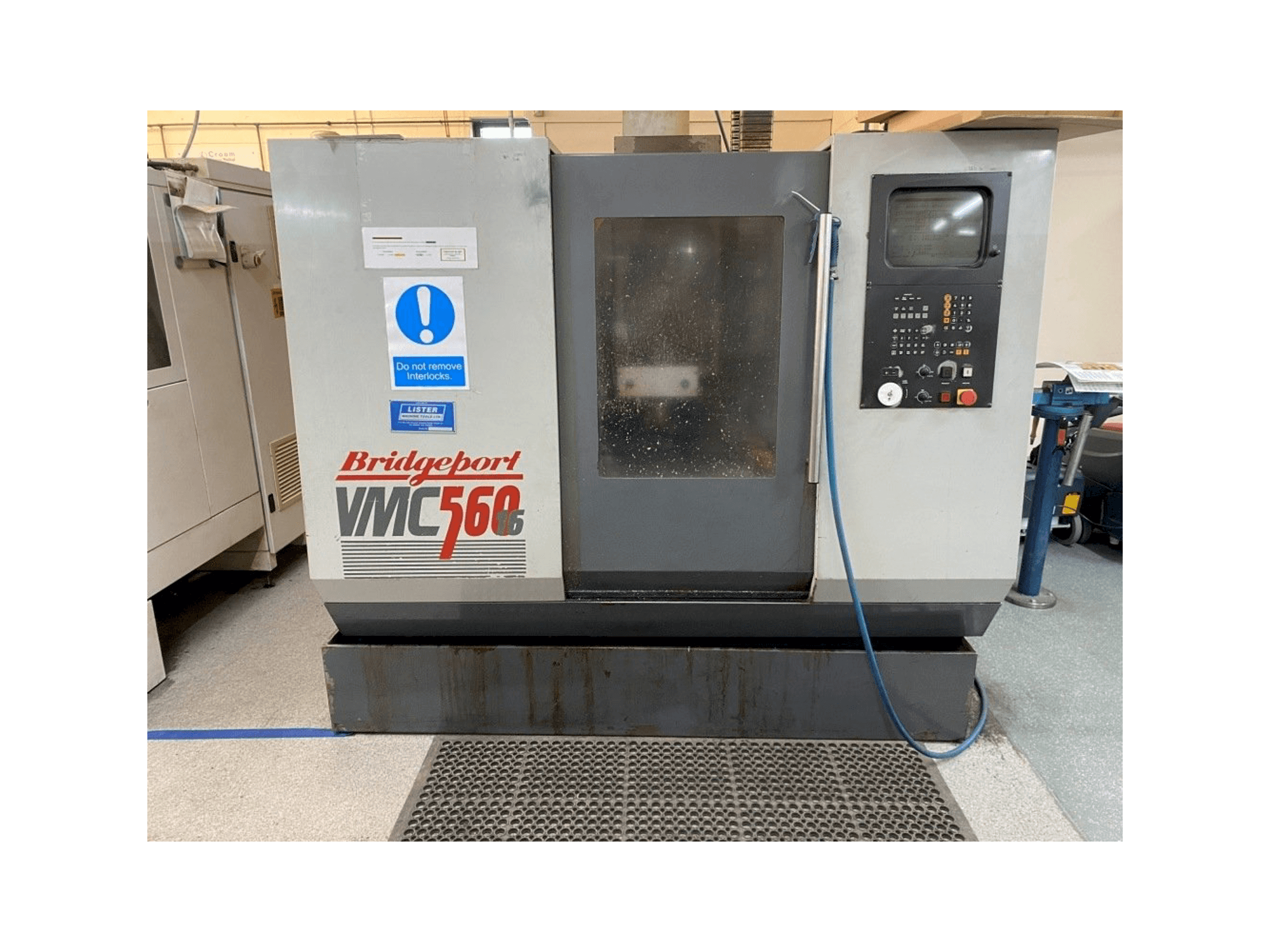 Widok z przodu maszyny Bridgeport VMC 560/16