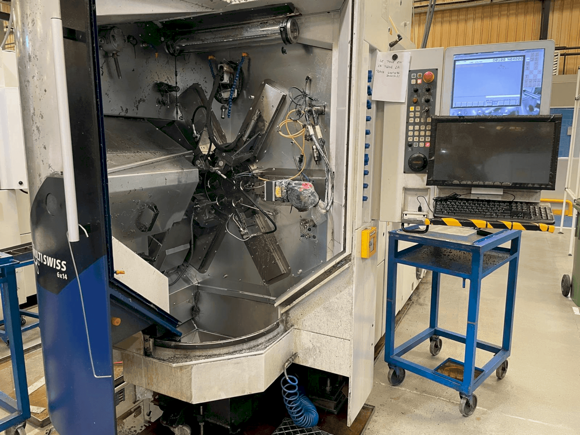 Widok z przodu maszyny TORNOS MultiSwiss 6x14