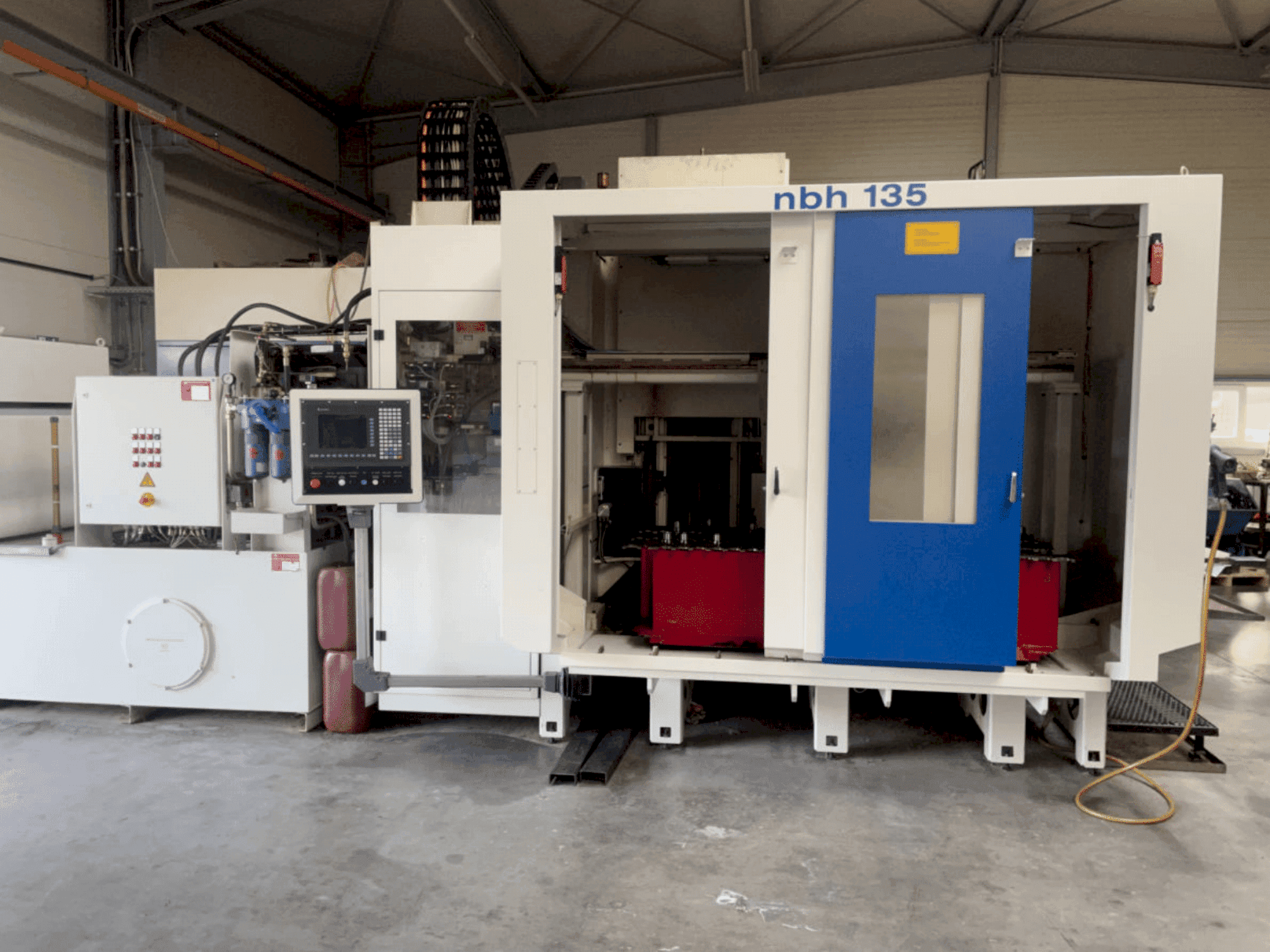 Widok z przodu maszyny HULLER HILLE NBH 135 Speed