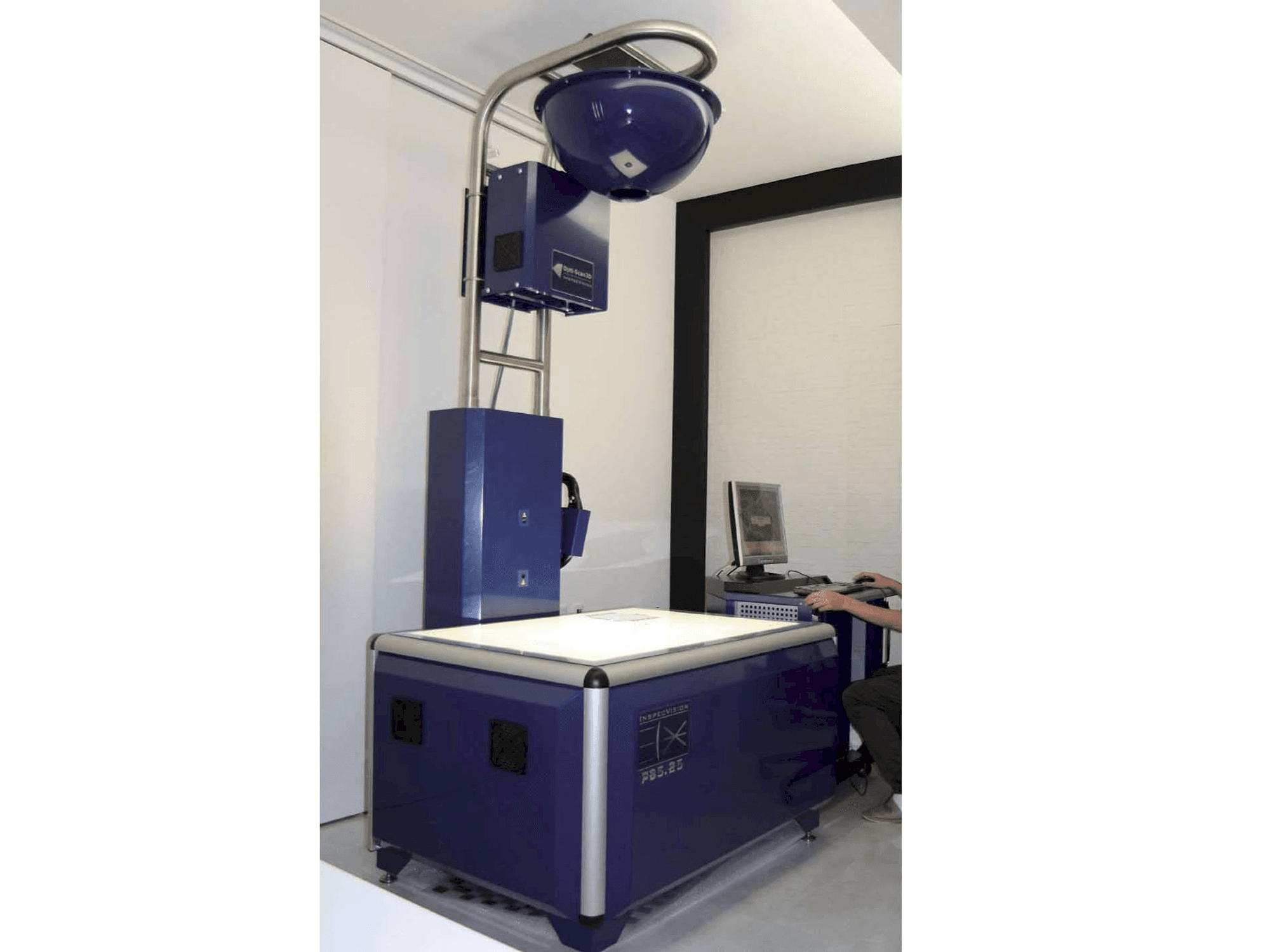 Widok z przodu maszyny InspecVision P85.25