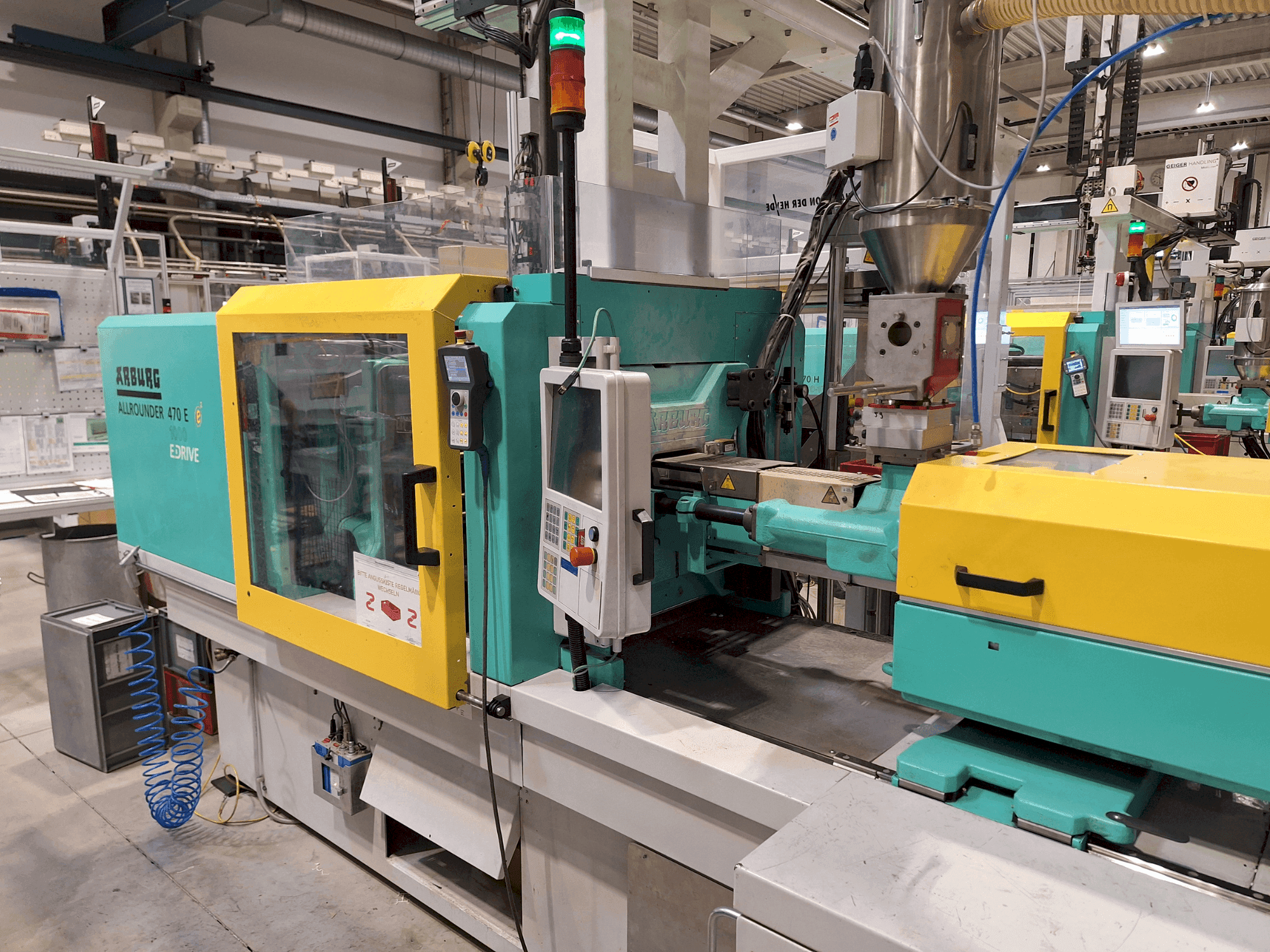 Widok z przodu maszyny Arburg 470 E 1000-700 (2011)