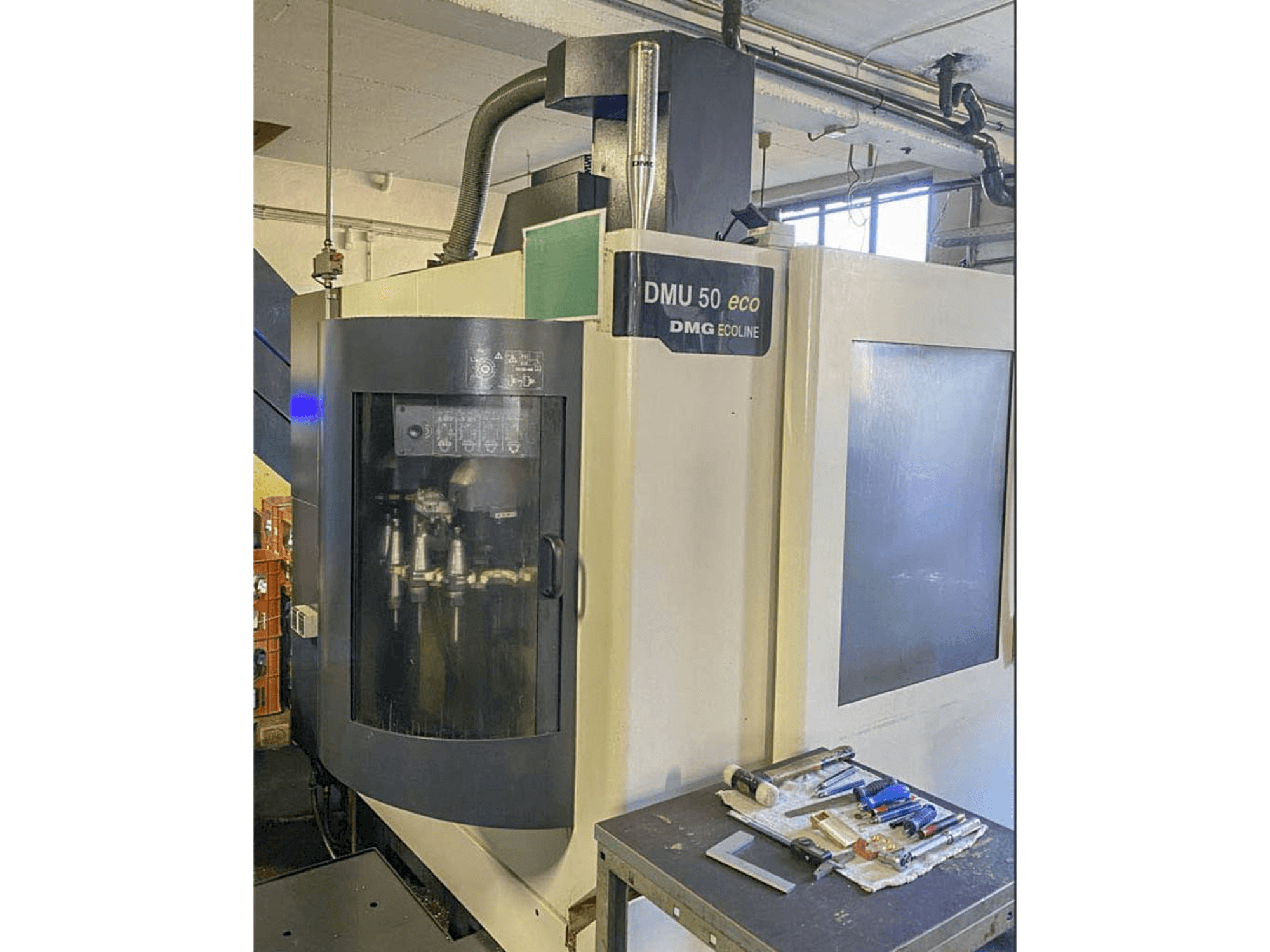 Widok z przodu maszyny DMG MORI DMU 50 eco