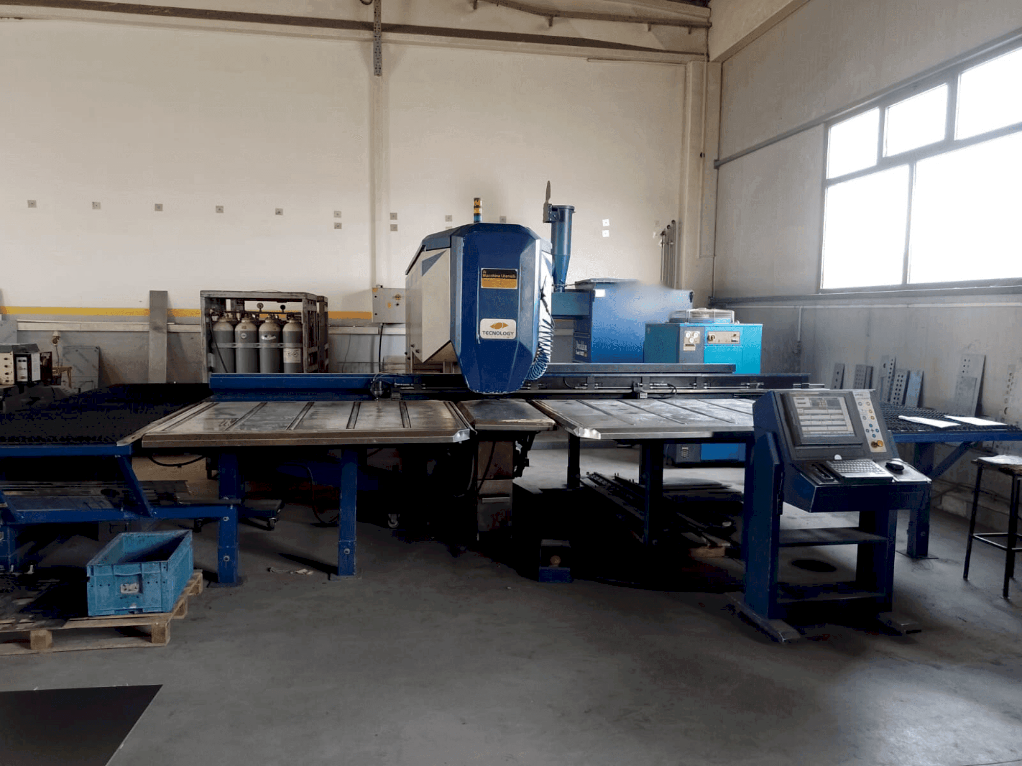 Widok z przodu maszyny TECHNOLASER 2000w