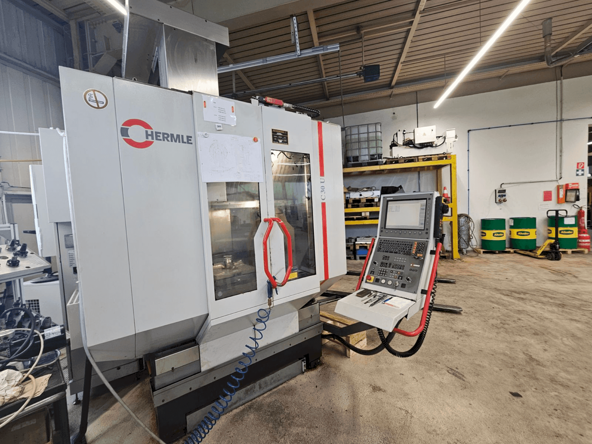 Widok z przodu maszyny HERMLE C 30 U