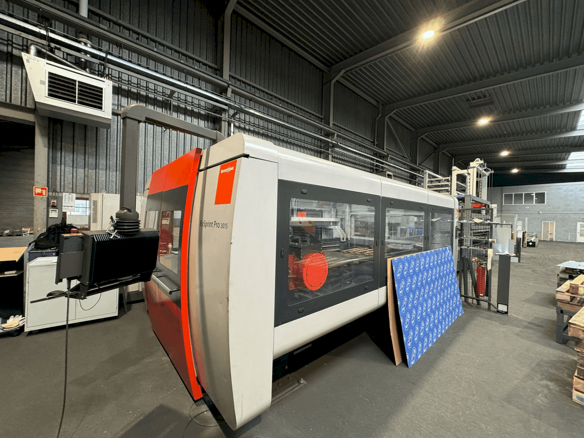 Widok z przodu maszyny Bystronic BySprint Pro 3015